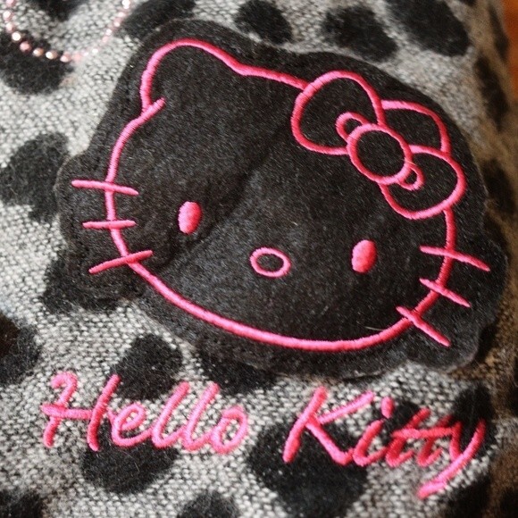 Hello Kitty Leopard Print Gray & Black Embroidered Fringe Scarf. - Picture 3 of 8